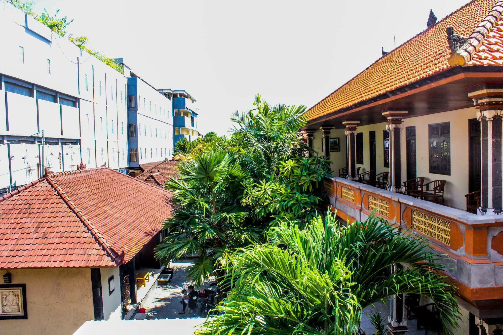 Lolo Beach Inn Legian  Exterior photo